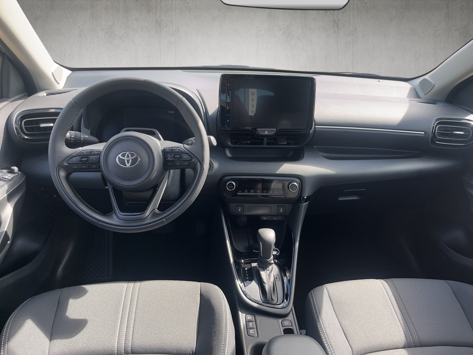 TOYOTA Yaris 1.5 VVT-i HSD Teamplayer-image-9