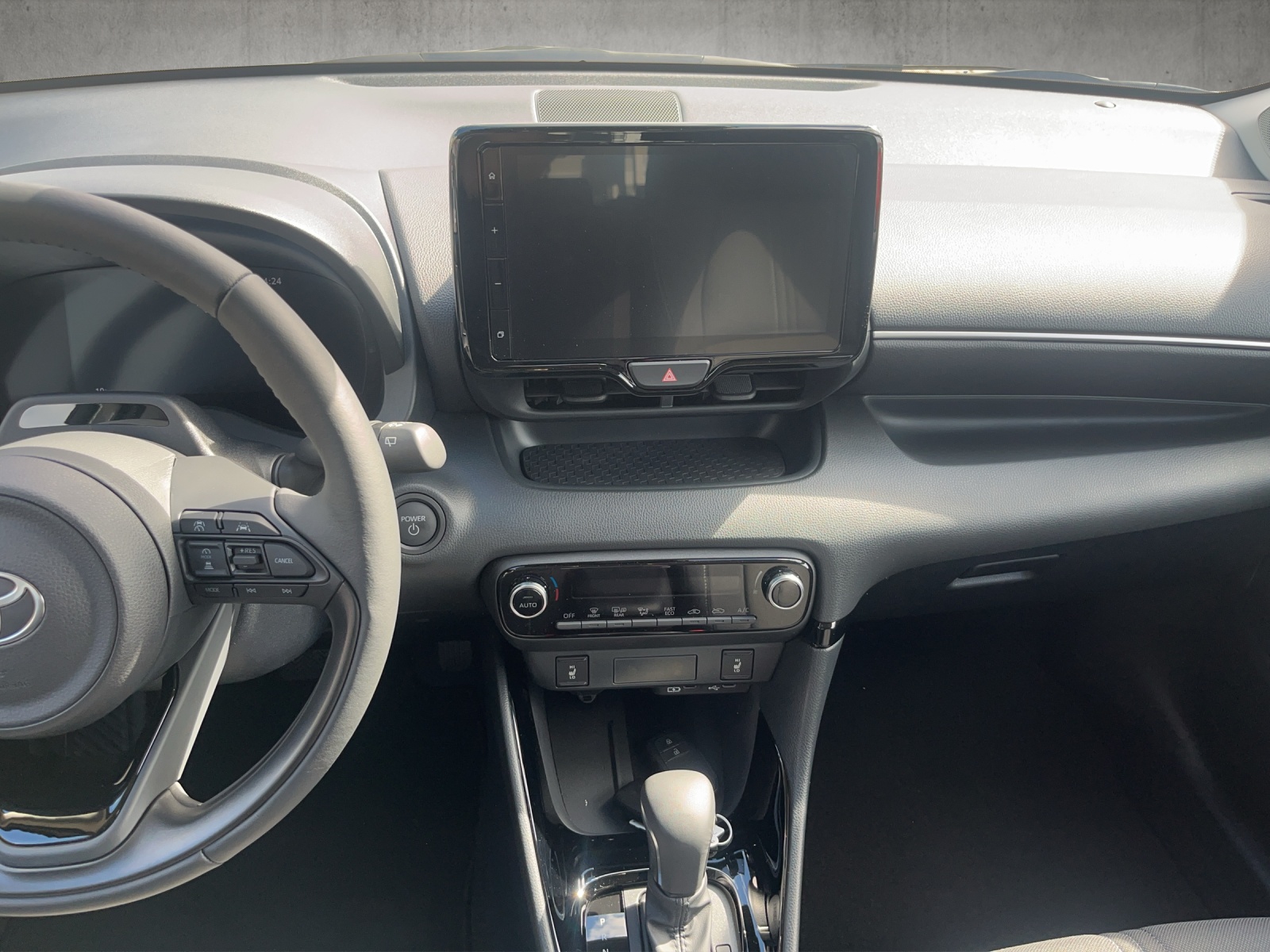 TOYOTA Yaris 1.5 VVT-i HSD Teamplayer-image-10