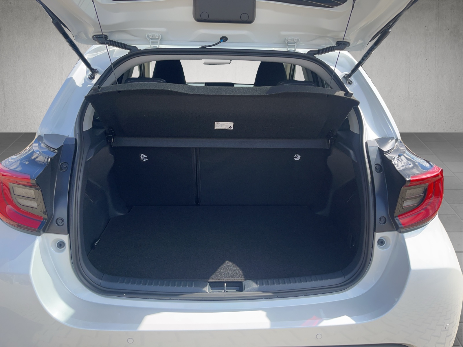 TOYOTA Yaris 1.5 VVT-i HSD Teamplayer-image-14