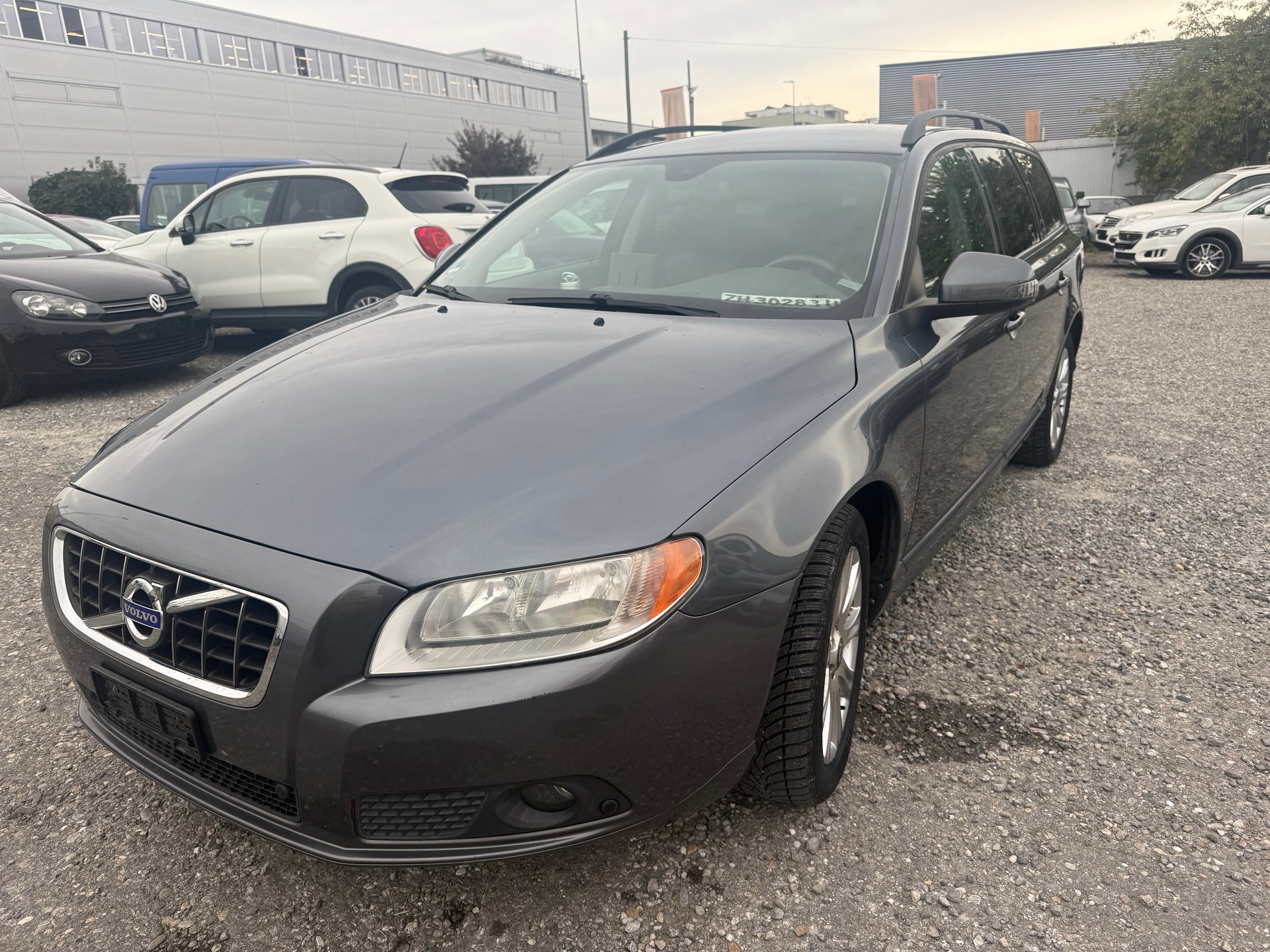 VOLVO V70 D5 AWD Summum Geartronic-image-1