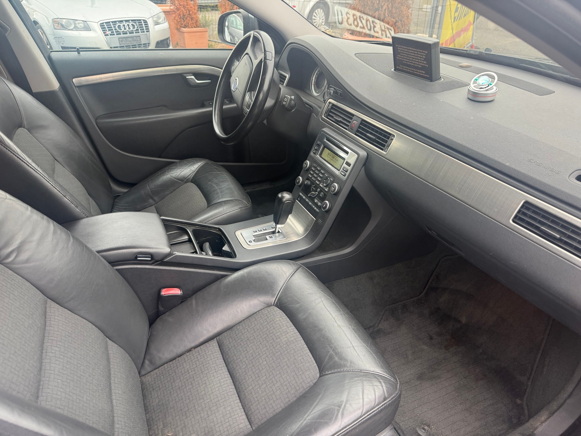 VOLVO V70 D5 AWD Summum Geartronic-image-5