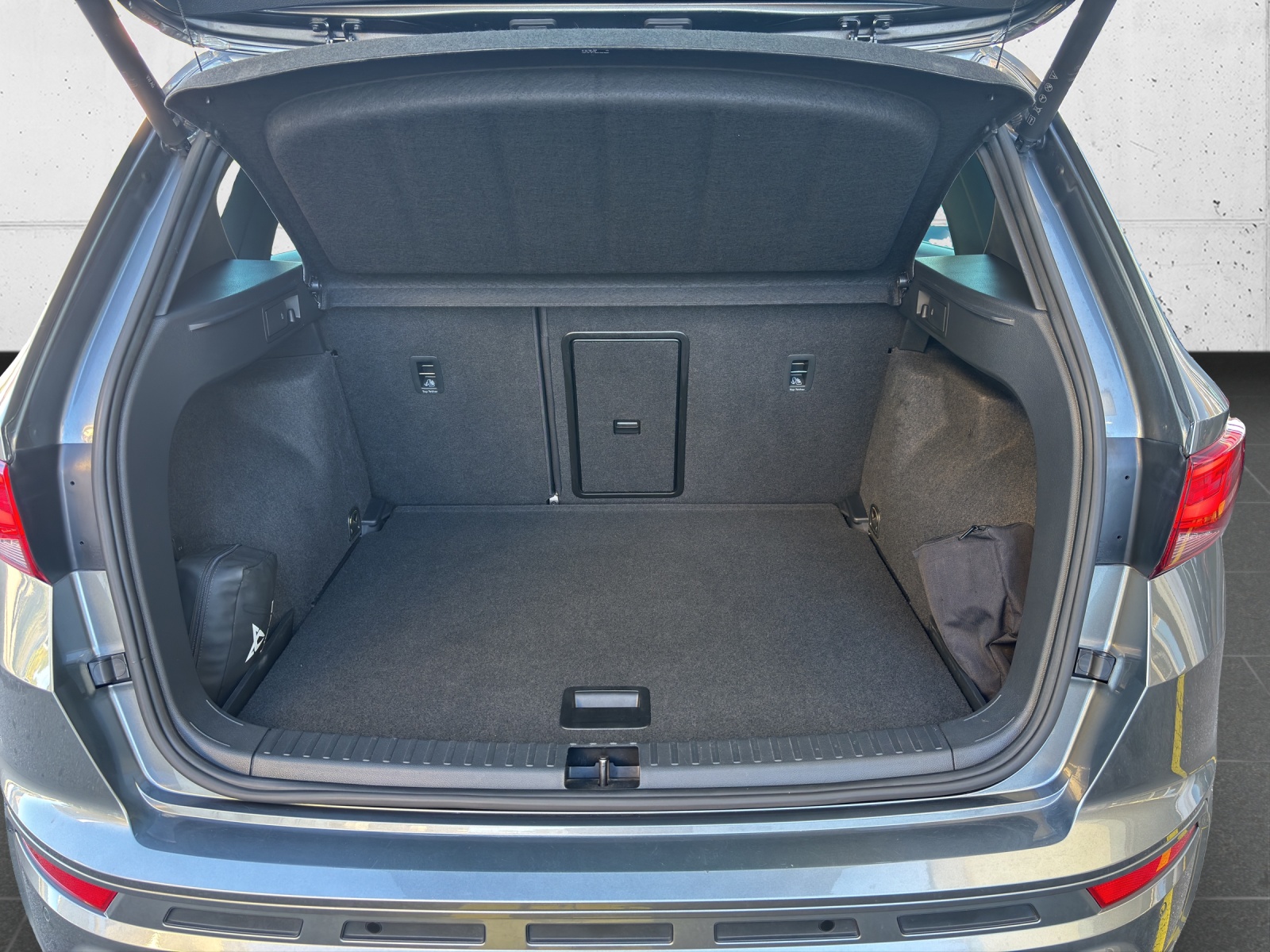 CUPRA Ateca 2.0TSI VZ 4Drive DSG mit AHK & Supersportlenkrad-image-8