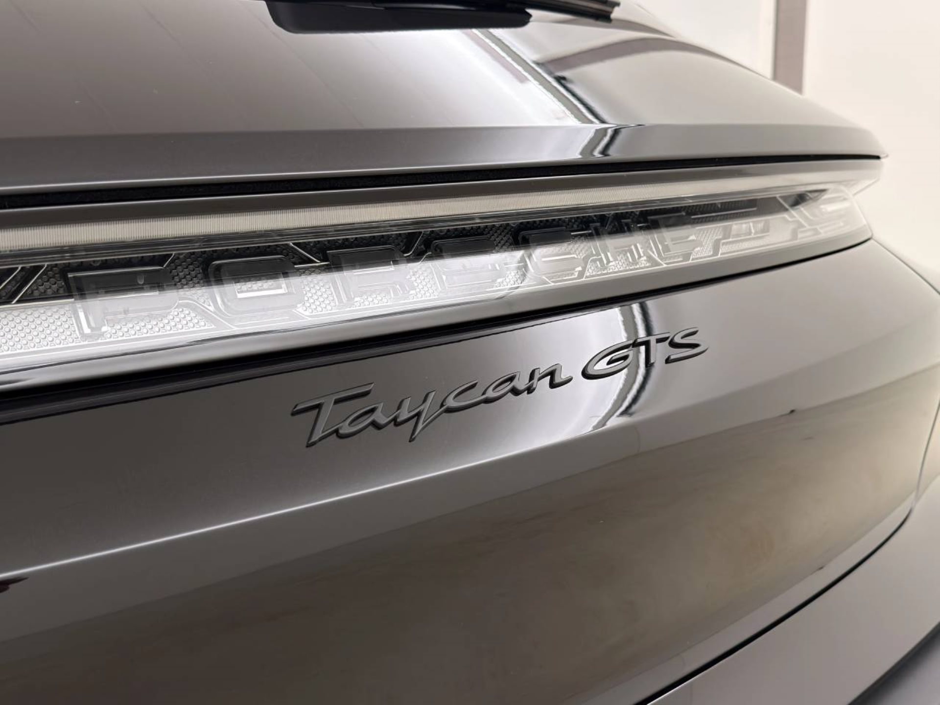 PORSCHE Taycan GTS Sport Turismo-image-12