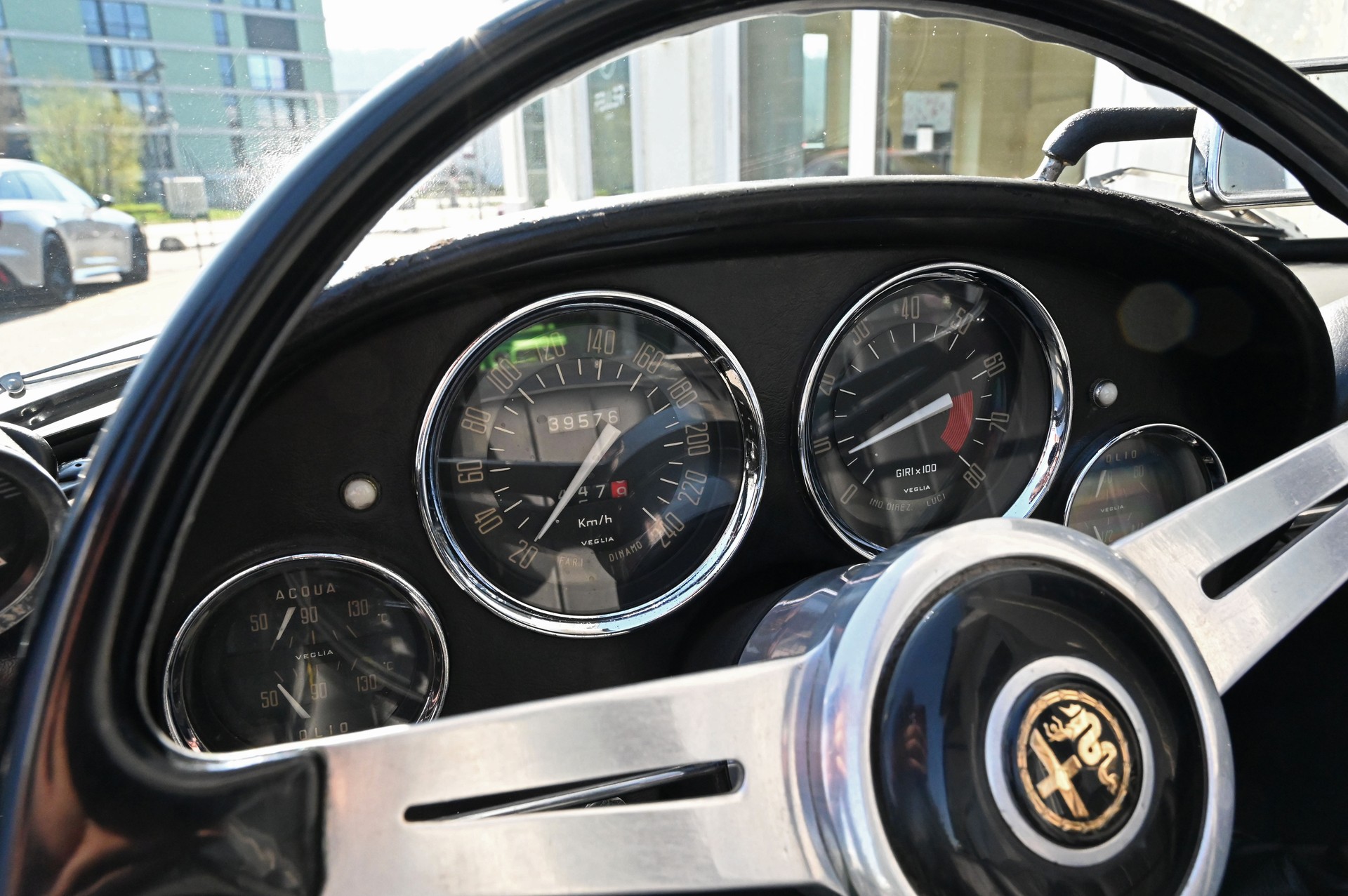 ALFA ROMEO 2600 Touring Spider-image-14