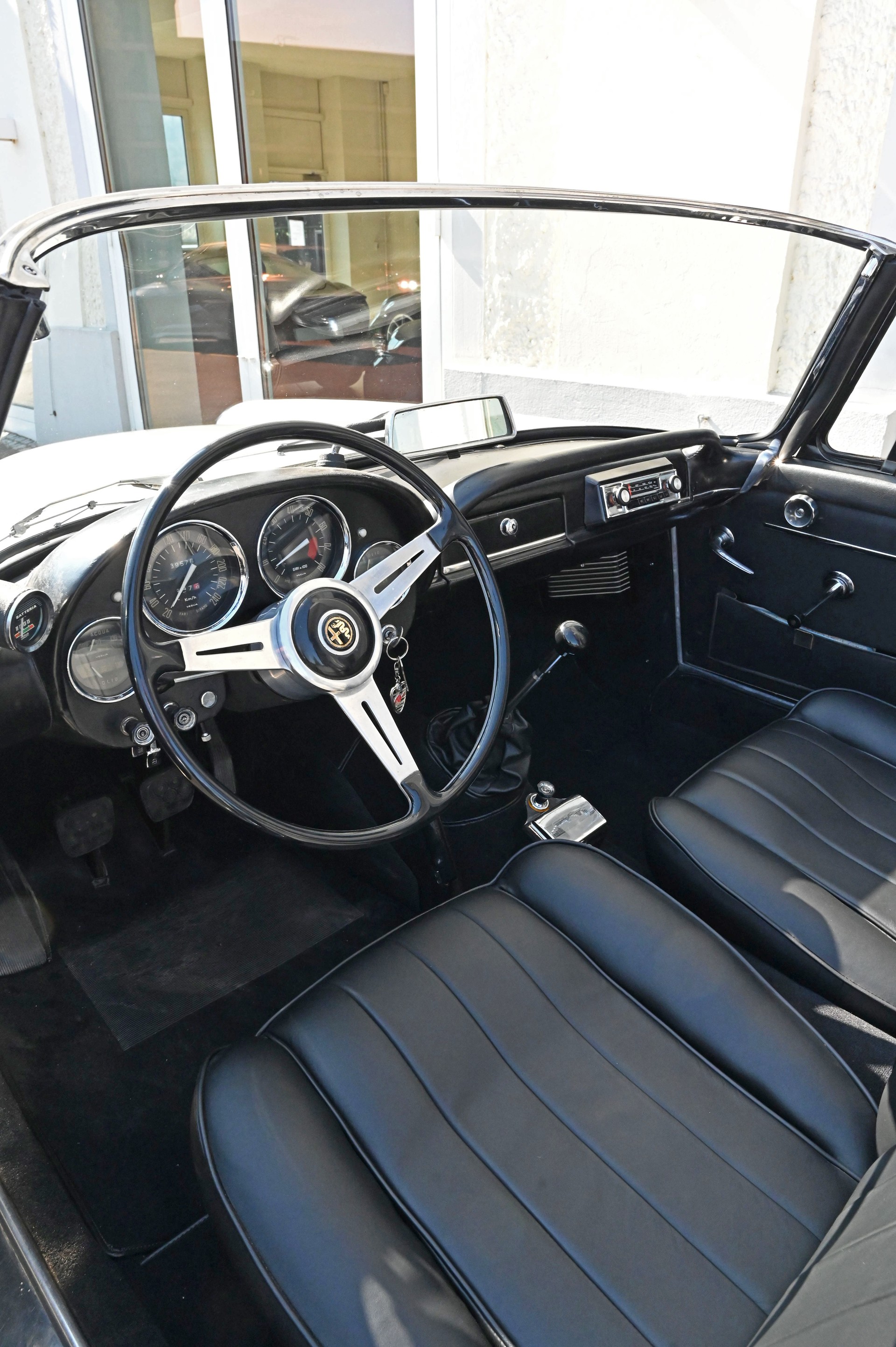 ALFA ROMEO 2600 Touring Spider-image-13