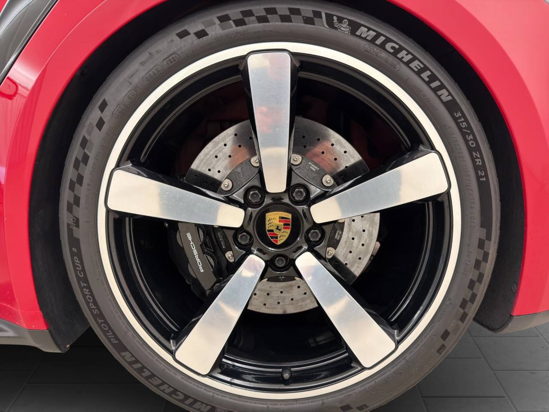 PORSCHE 911 Turbo S Cabriolet-image-11