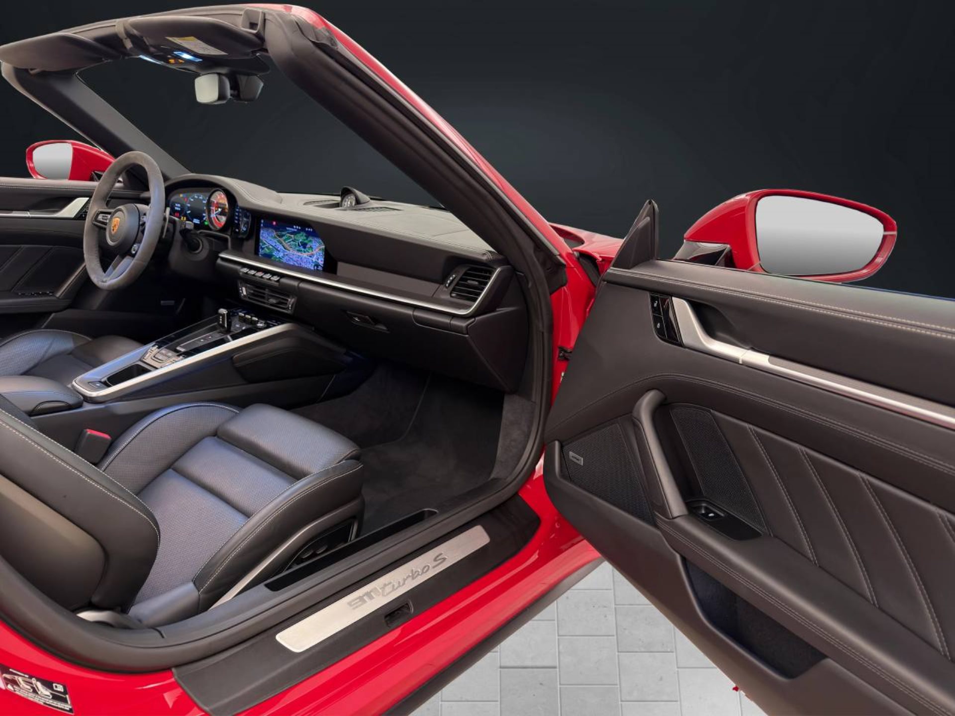 PORSCHE 911 Turbo S Cabriolet-image-17