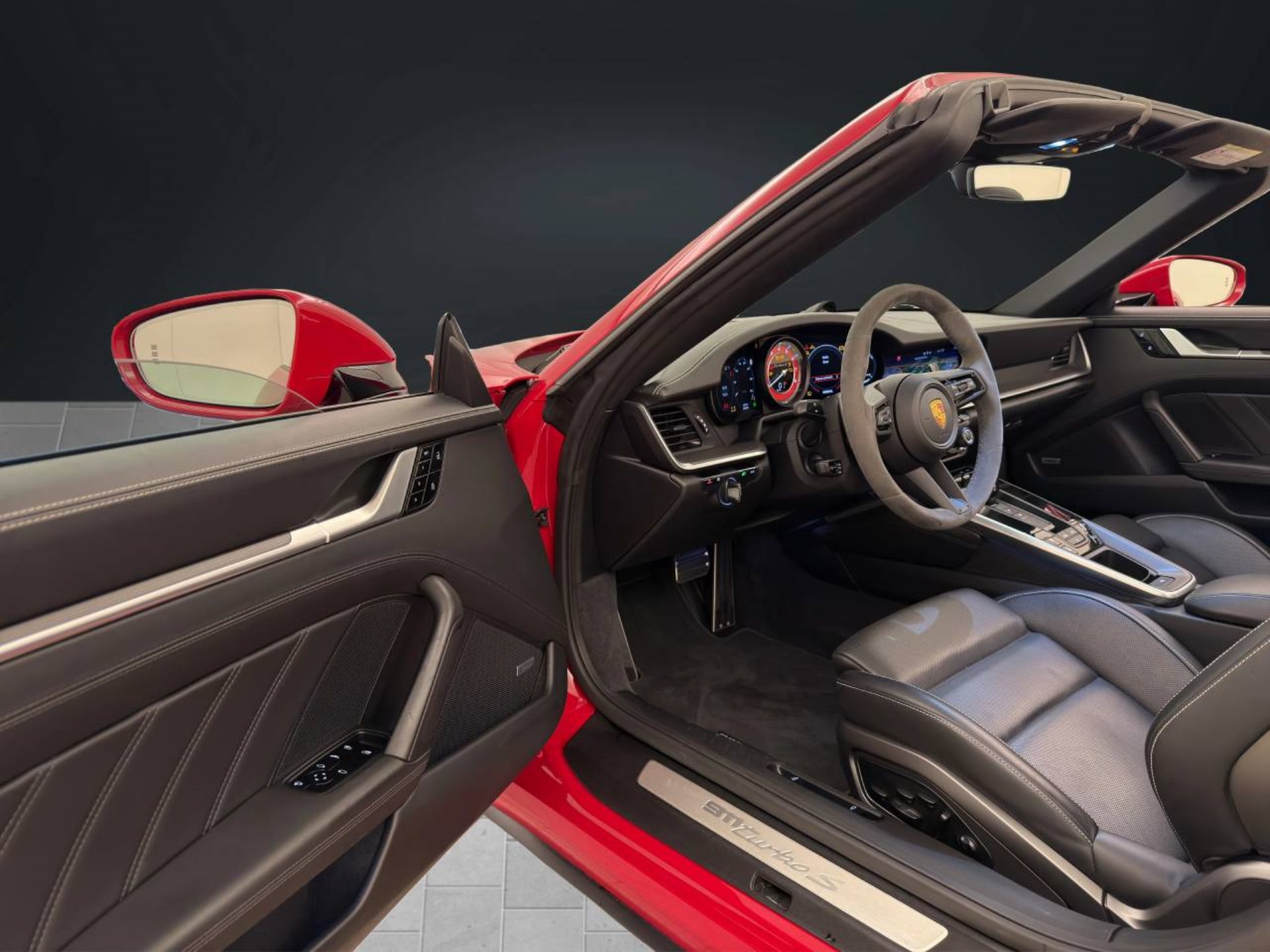 PORSCHE 911 Turbo S Cabriolet-image-3