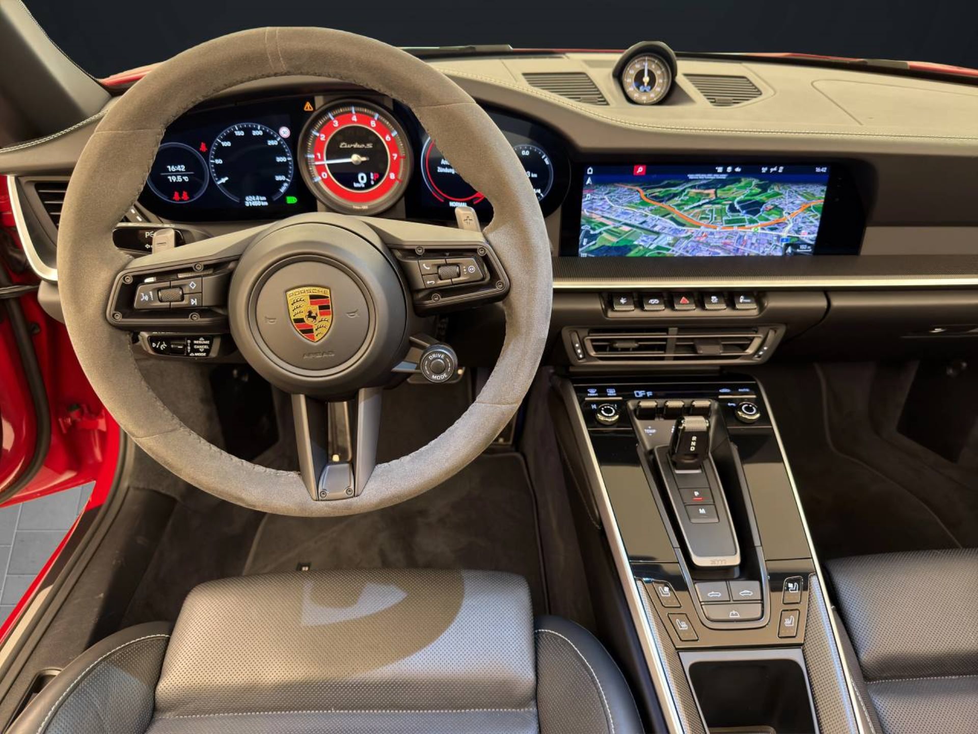 PORSCHE 911 Turbo S Cabriolet-image-16