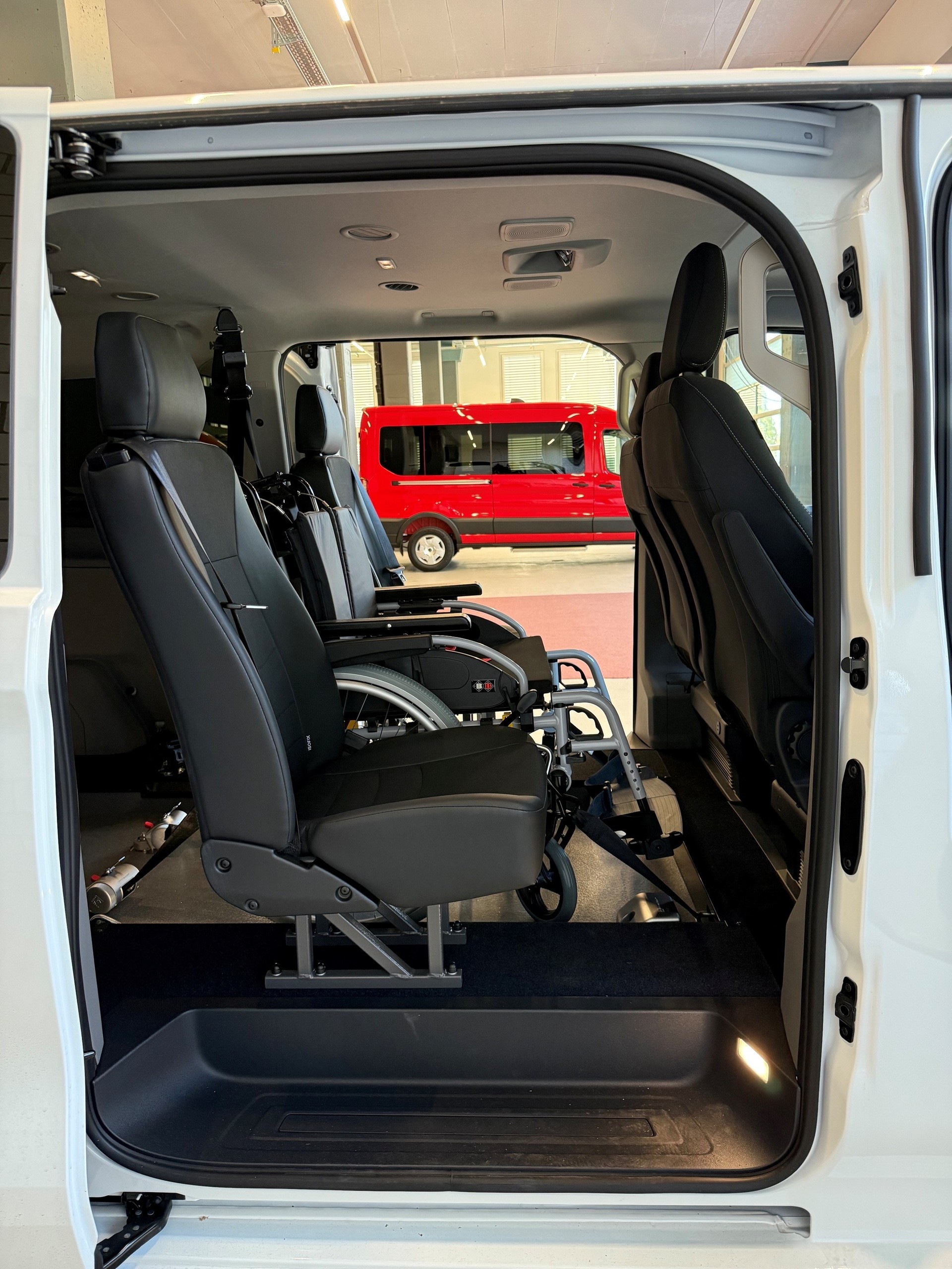 FORD Transit Custom Combi PHEV 320 L2H1 Limited Automat Einzigartig! 2 Rollstühle gleichzeitig!-image-2