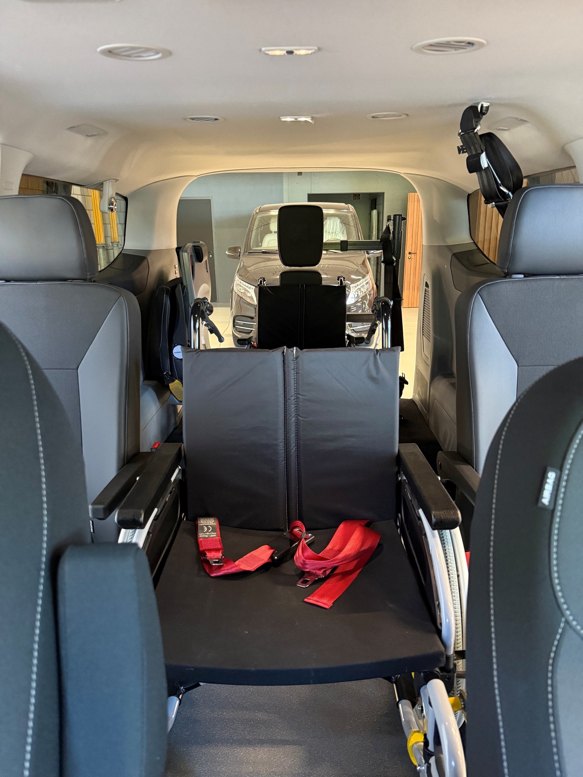 FORD Transit Custom Combi PHEV 320 L2H1 Limited Automat Einzigartig! 2 Rollstühle gleichzeitig!-image-4