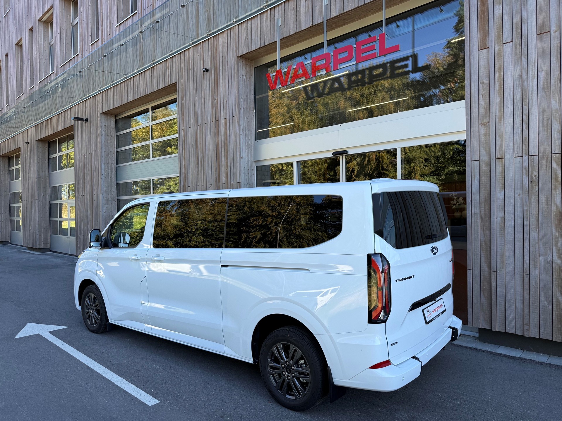 FORD Transit Custom Combi PHEV 320 L2H1 Limited Automat Einzigartig! 2 Rollstühle gleichzeitig!-image-14