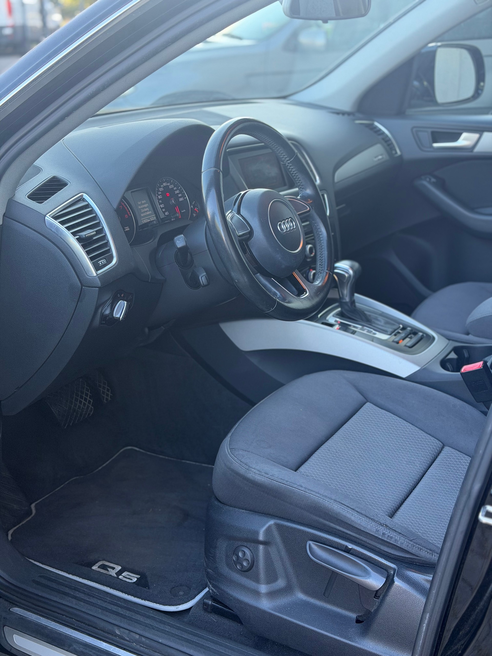 AUDI Q5 2.0 TFSI quattro tiptronic-image-6