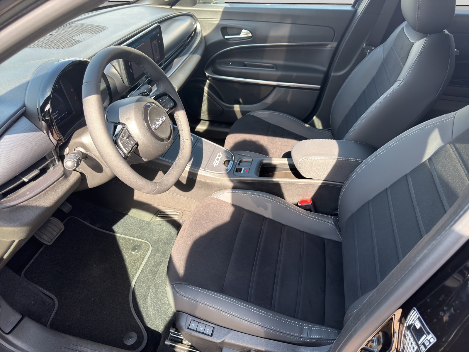 FIAT 600 1.2 Hybrid 145 Sport-image-5