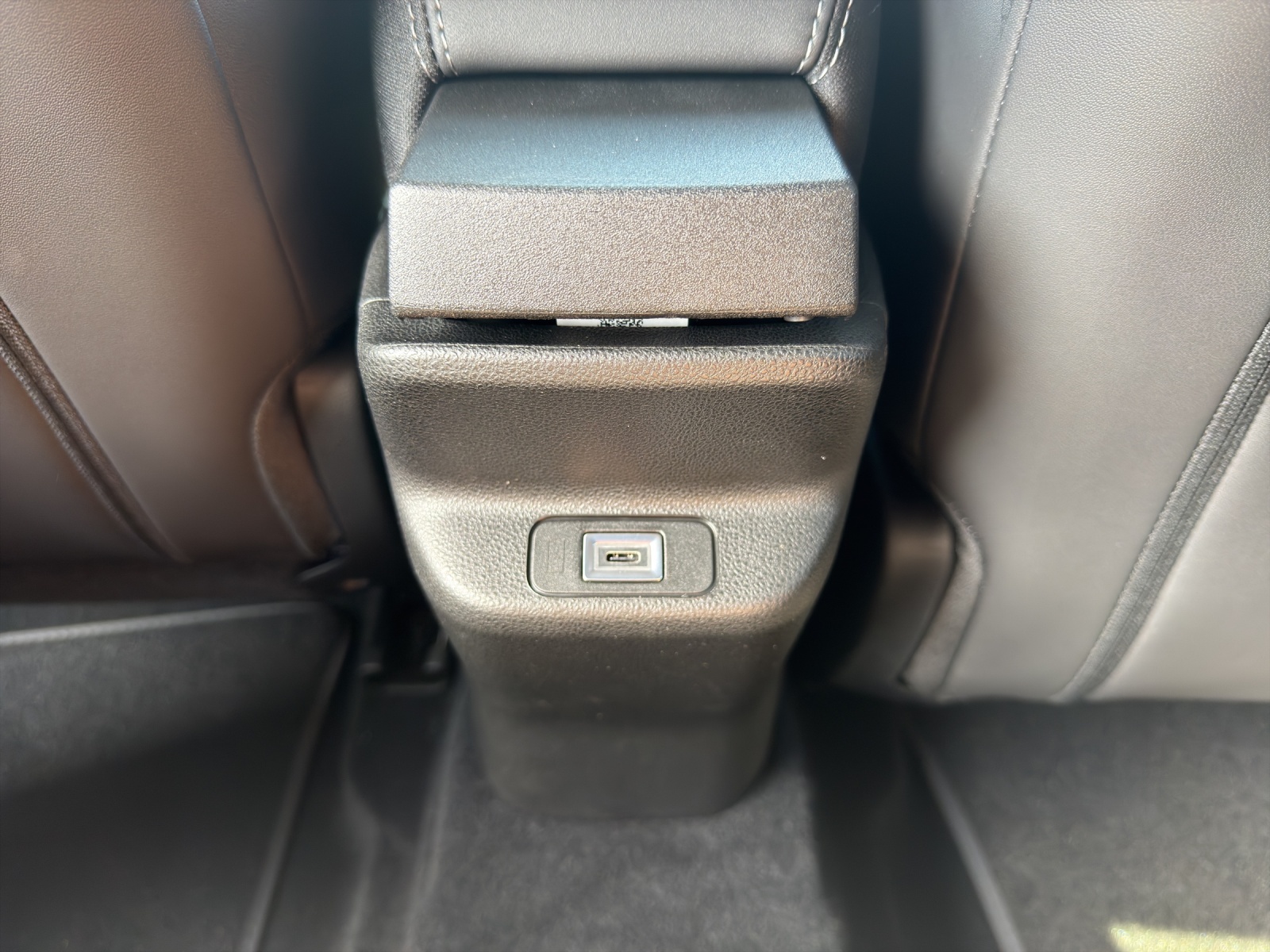 FIAT 600 1.2 Hybrid 145 Sport-image-12