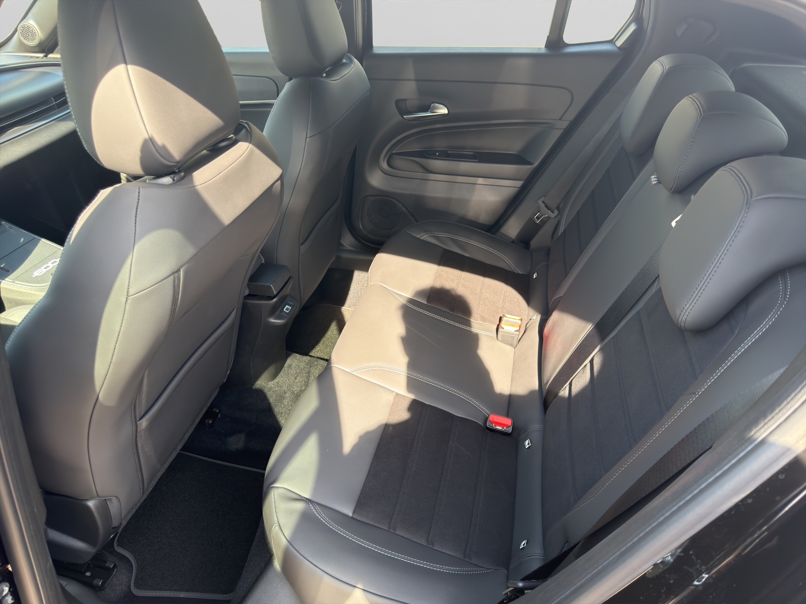 FIAT 600 1.2 Hybrid 145 Sport-image-6