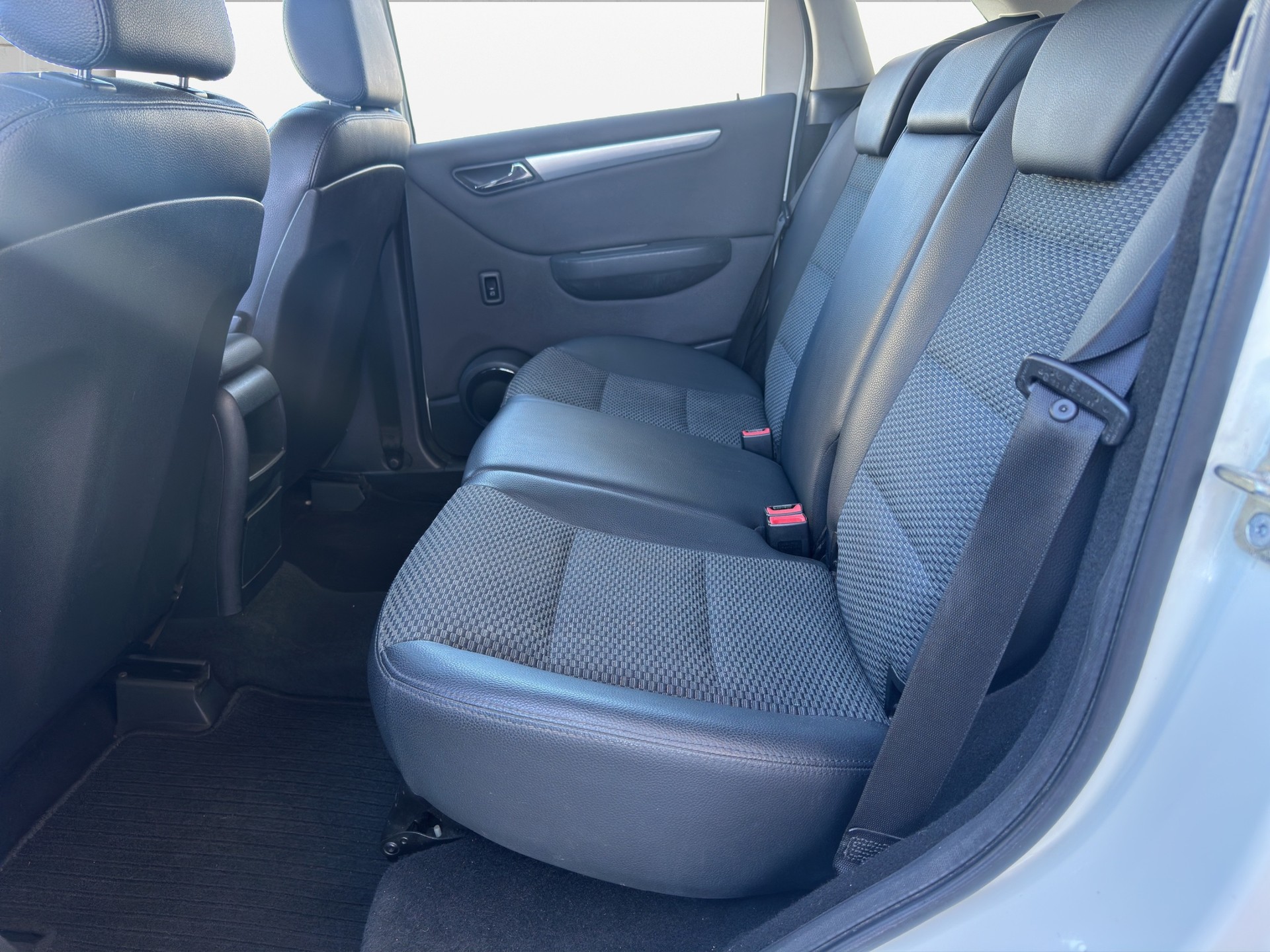 MERCEDES-BENZ B 180 CDI My Star Autotronic-image-10