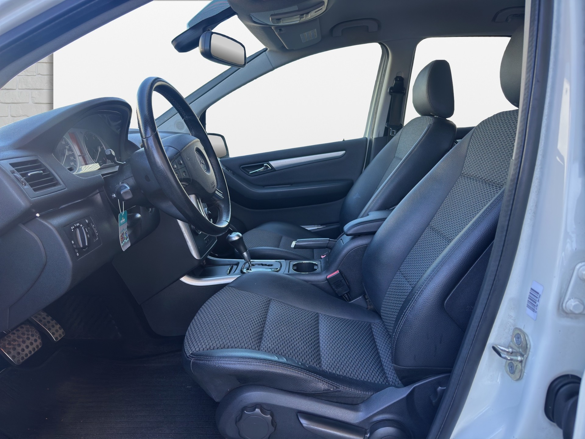 MERCEDES-BENZ B 180 CDI My Star Autotronic-image-9