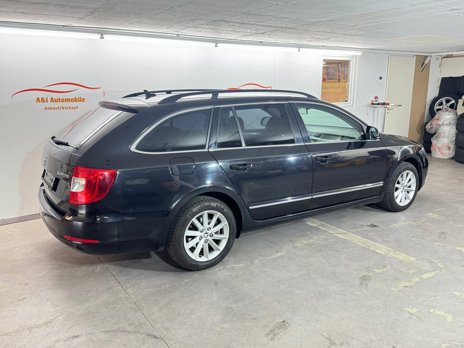 SKODA Superb Combi 2.0 TDi Ambition DSG-image-2