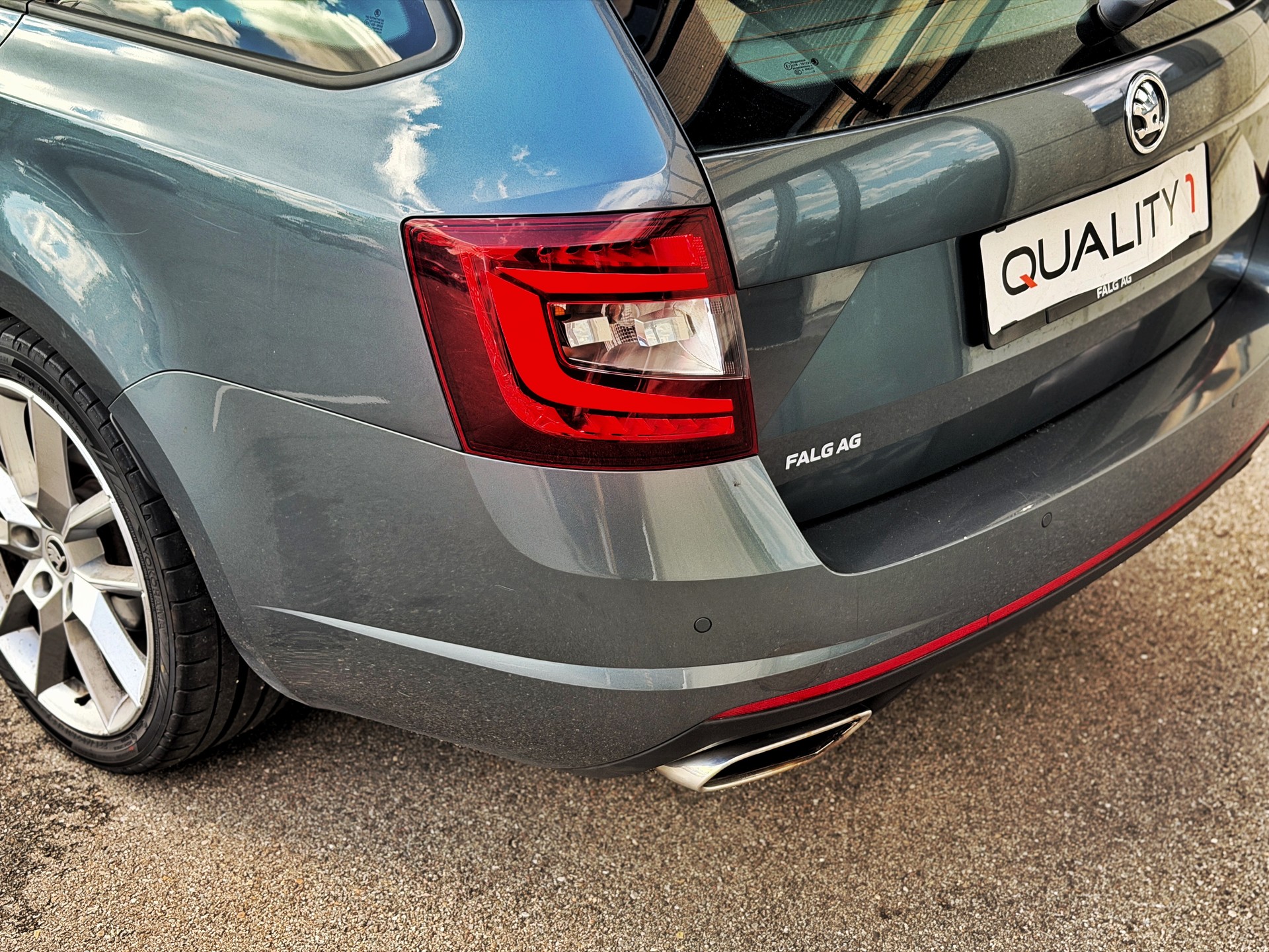 SKODA Octavia Combi 2.0 TDI RS 4x4 DSG-image-11