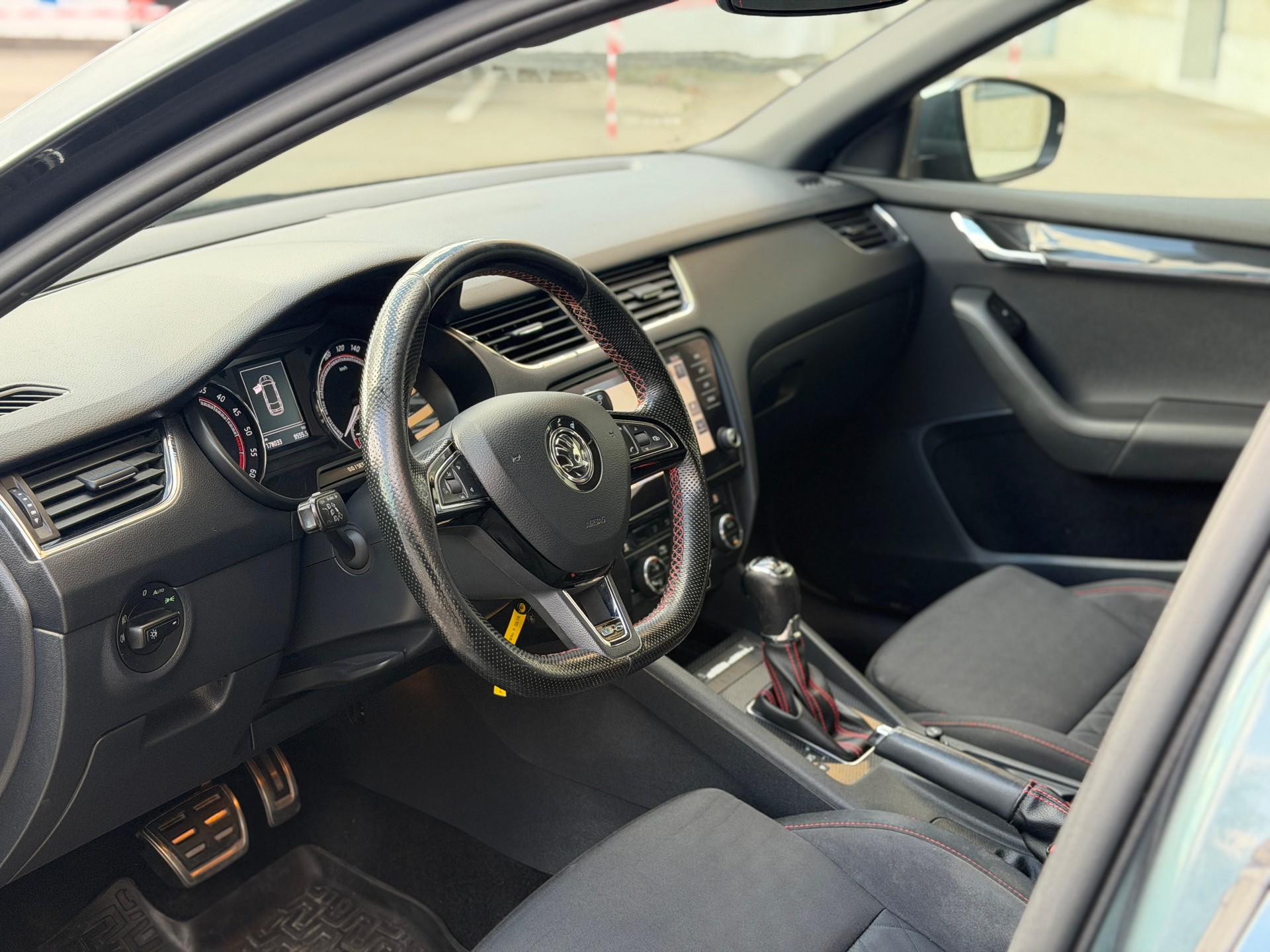 SKODA Octavia Combi 2.0 TDI RS 4x4 DSG-image-14