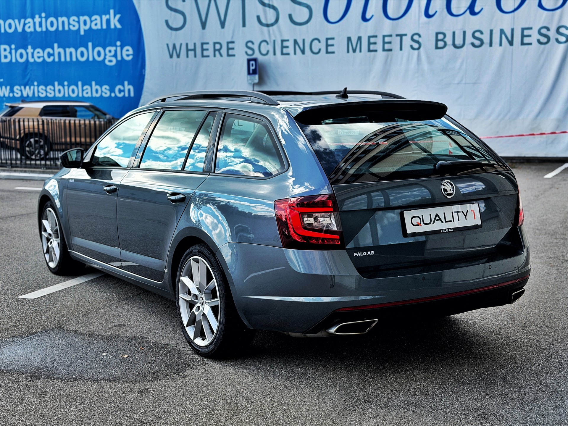 SKODA Octavia Combi 2.0 TDI RS 4x4 DSG-image-2