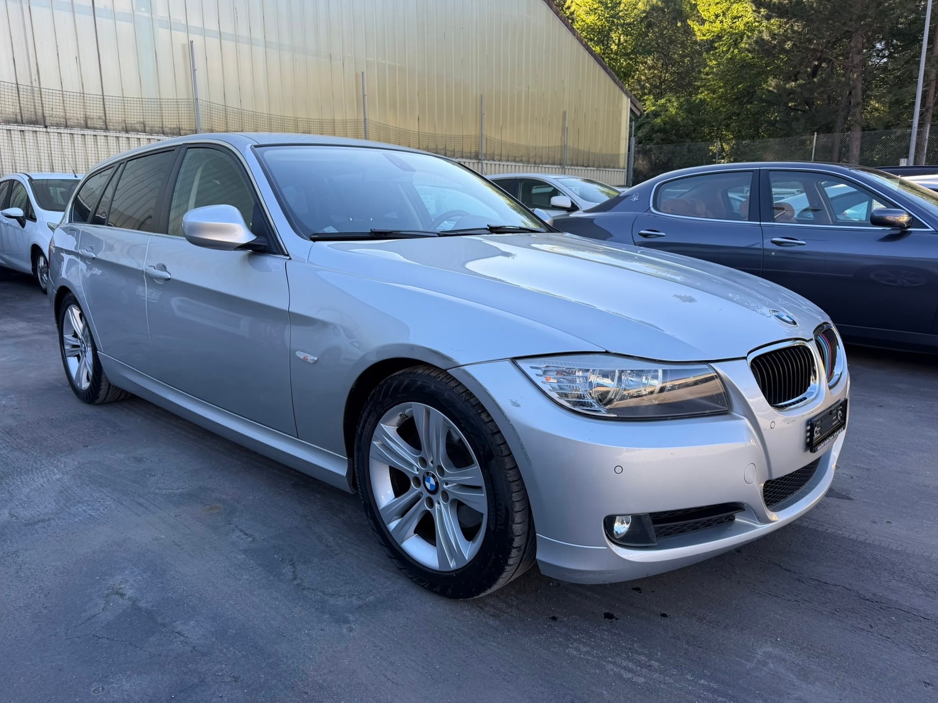BMW 320i Touring Steptronic-image-0