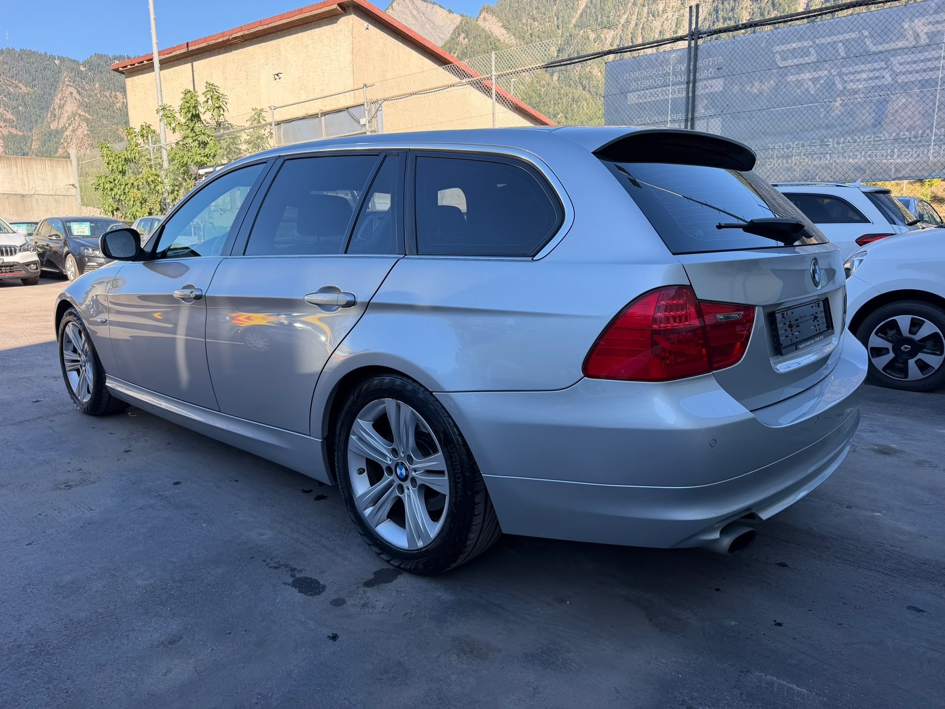 BMW 320i Touring Steptronic-image-4