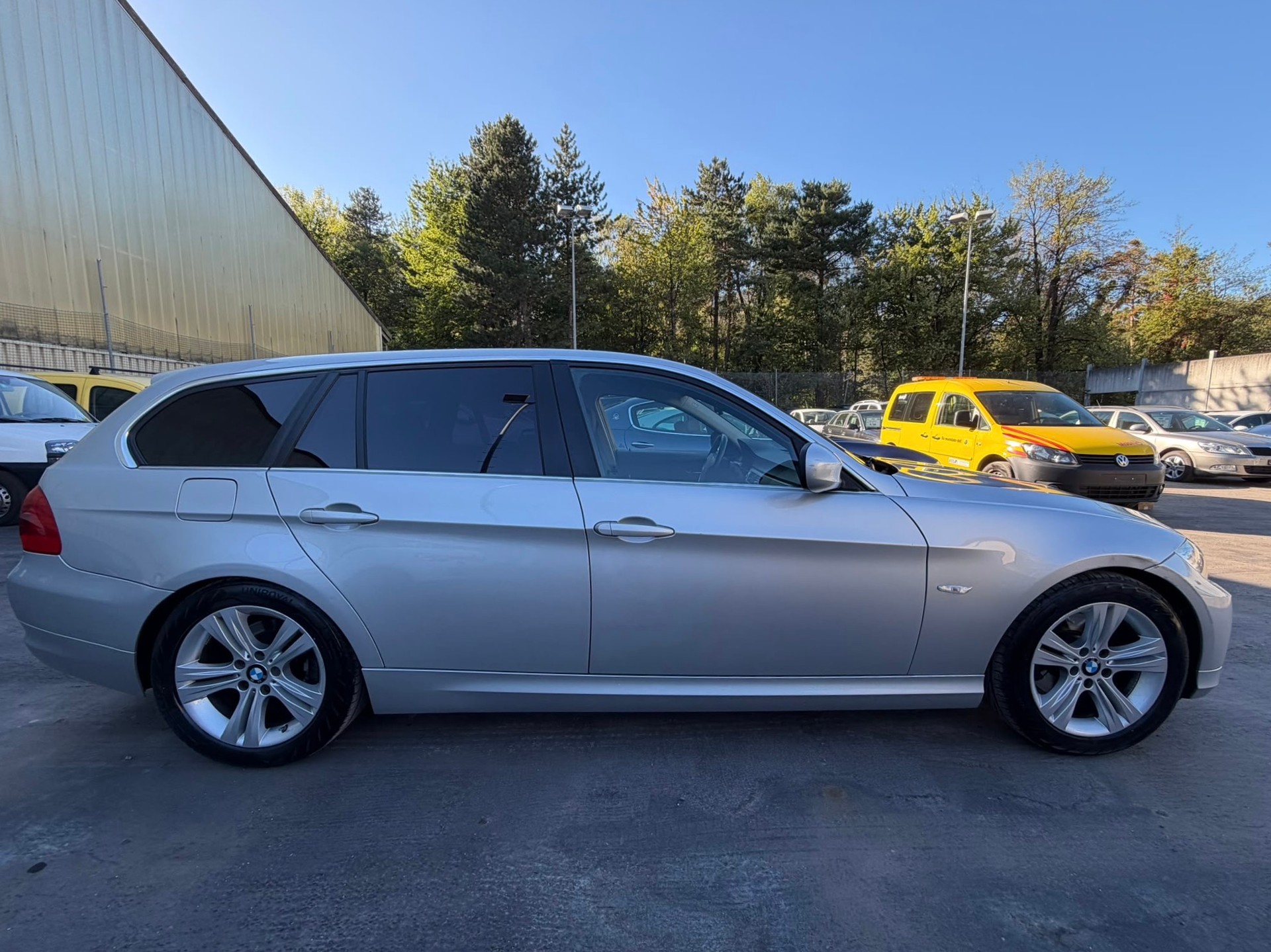 BMW 320i Touring Steptronic-image-1