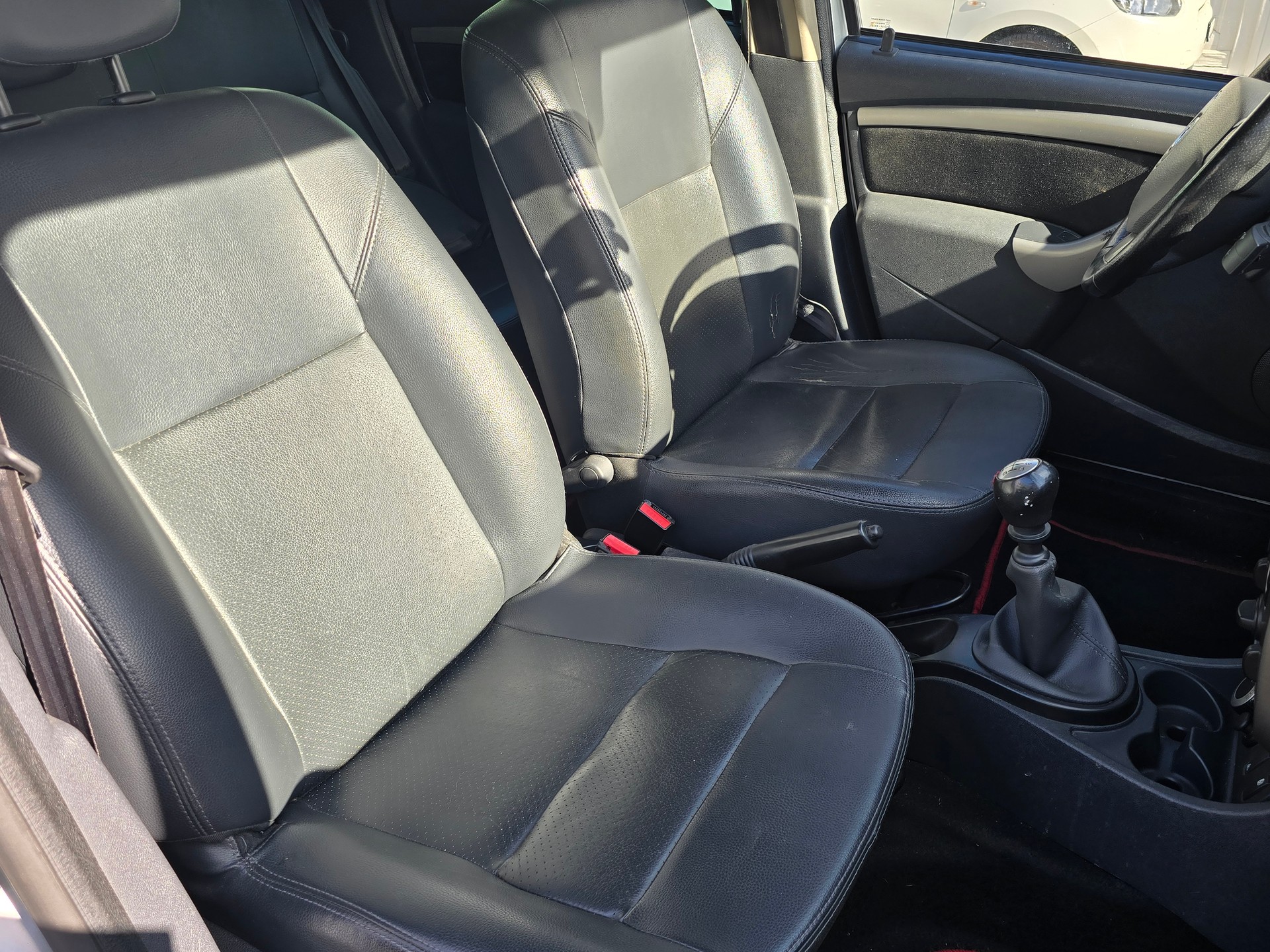 DACIA Duster 1.5 dCi Ambiance 4x4-image-6