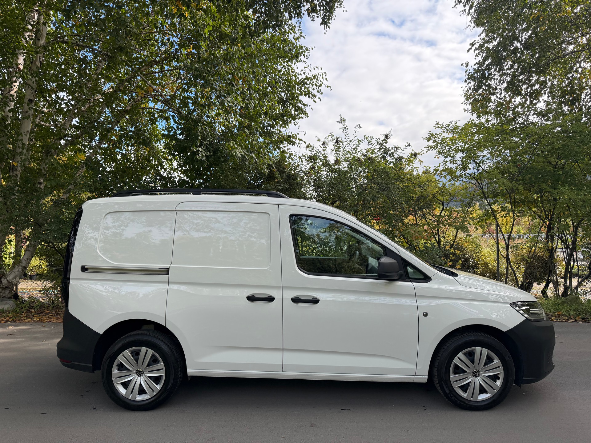 VW Caddy Cargo 2.0TDI-image-6