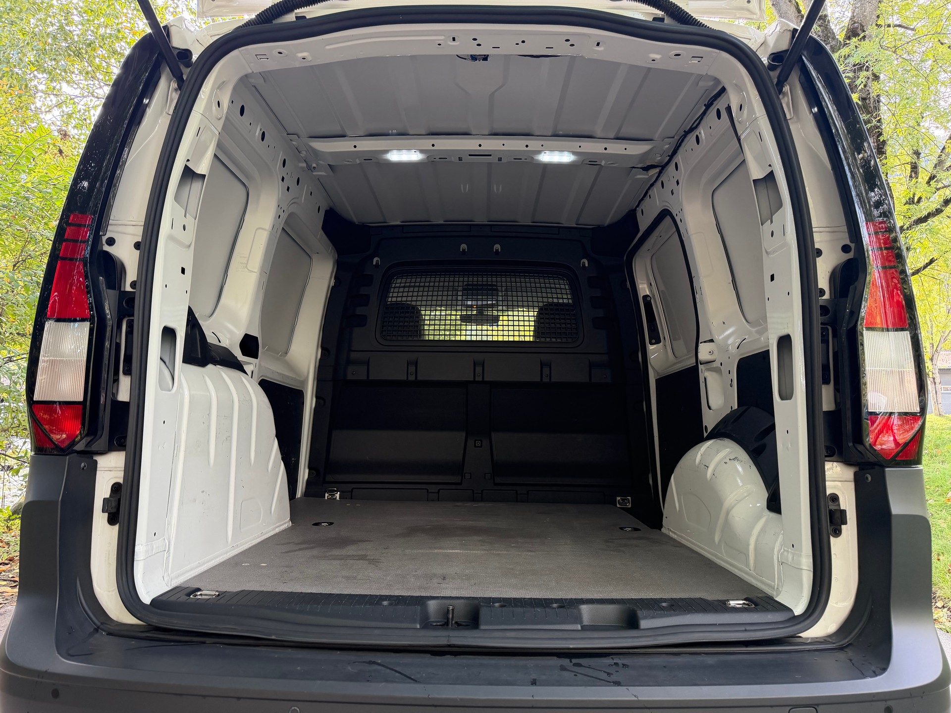 VW Caddy Cargo 2.0TDI-image-18