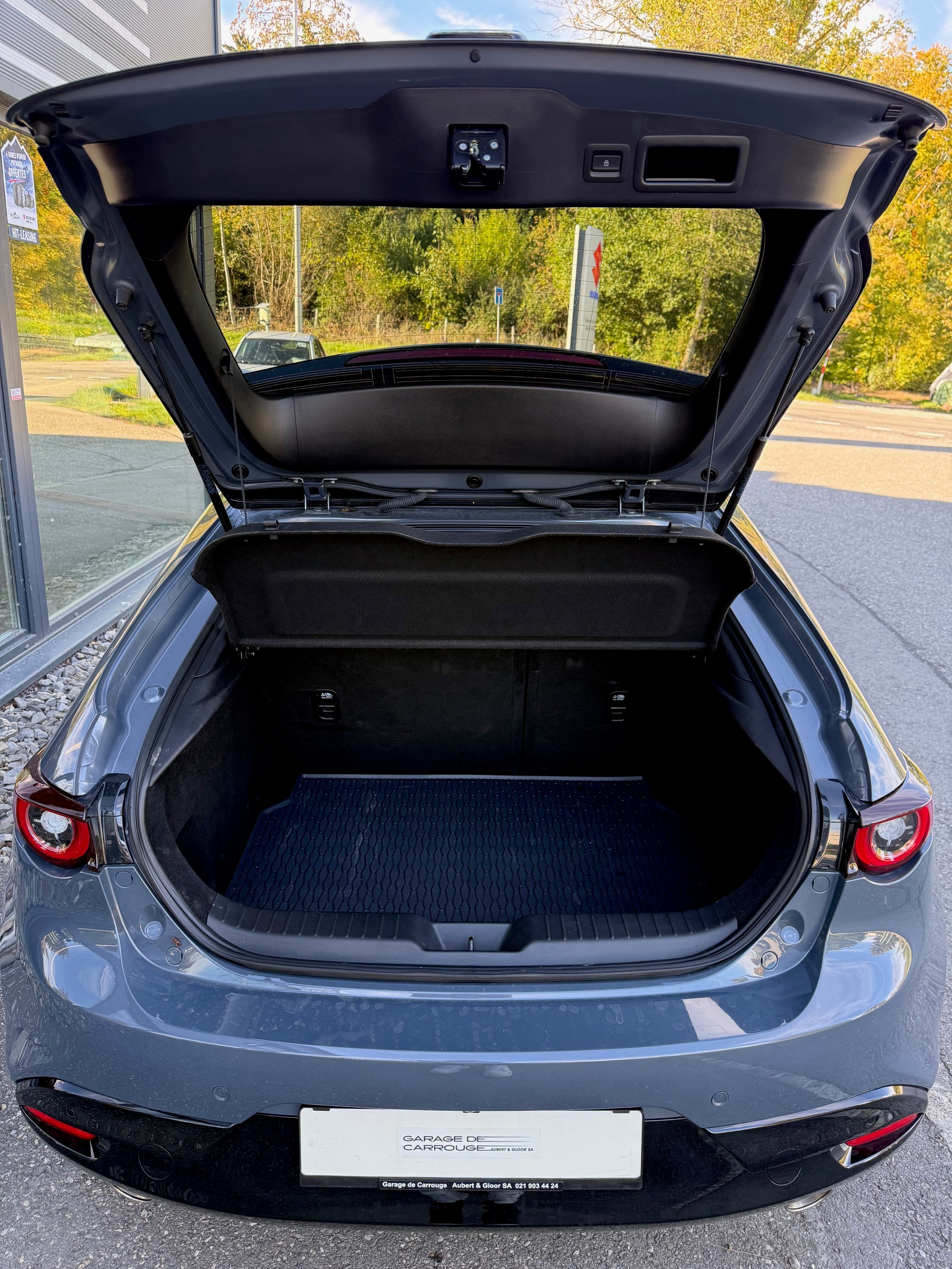 MAZDA 3 Hatchback SKYACTIV-X MHybrid 186 Homura AWD Automat-image-7