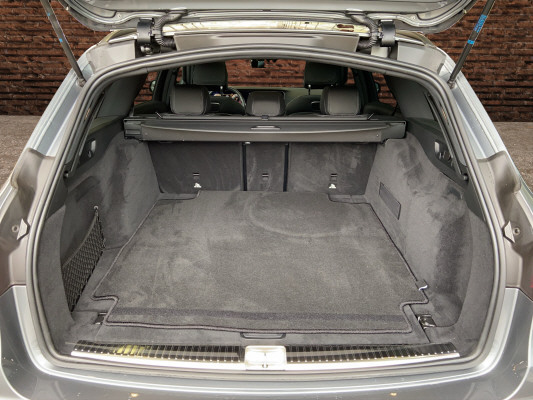 MERCEDES-BENZ E 220 d Swiss Star AMG 4M-image-6