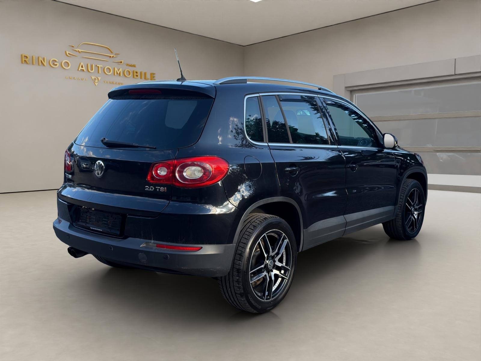 VW Tiguan 2.0 TSI Sport&Style-image-4