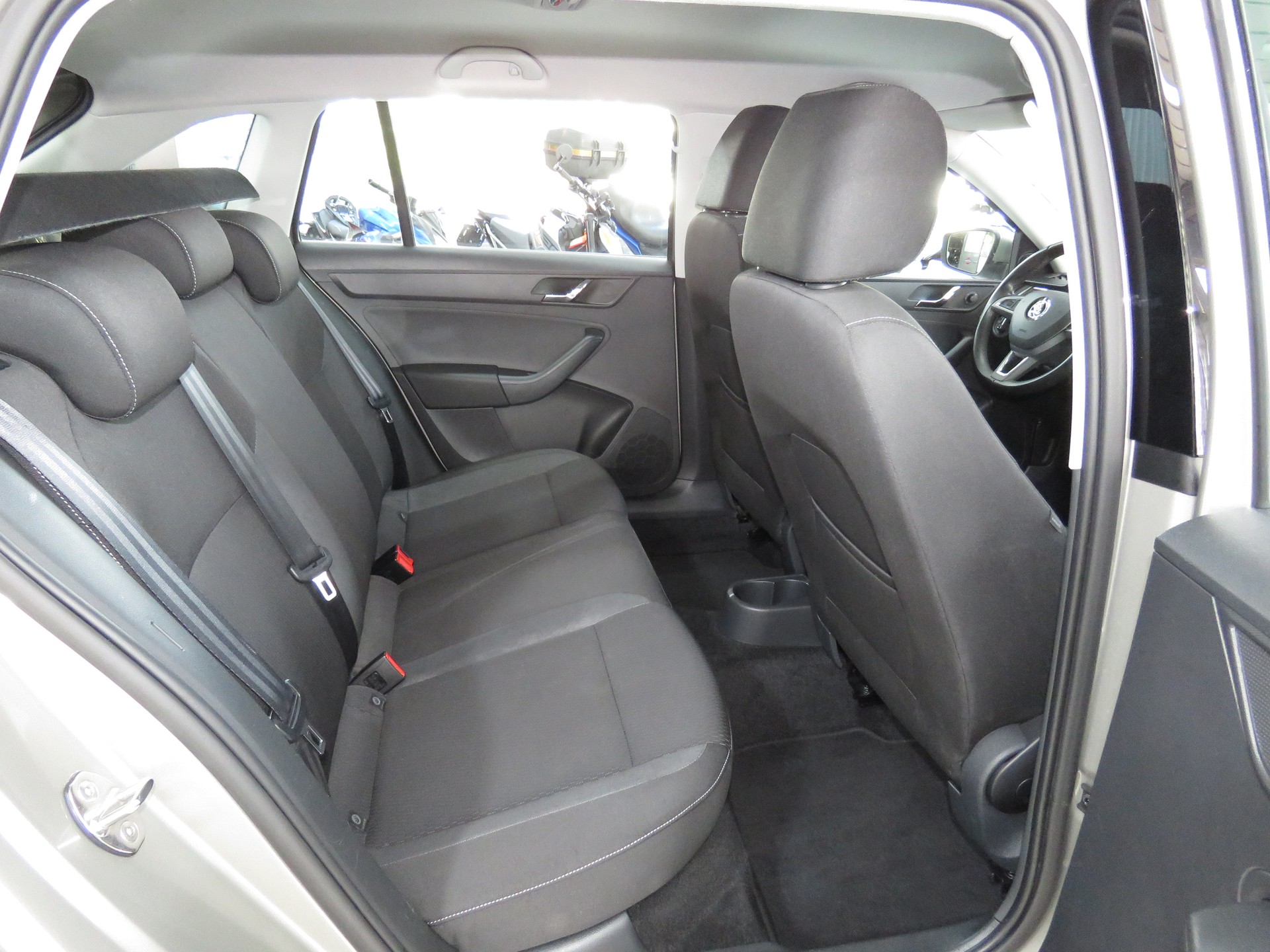 SKODA Rapid Spaceback 1.2 TSI Ambition-image-12