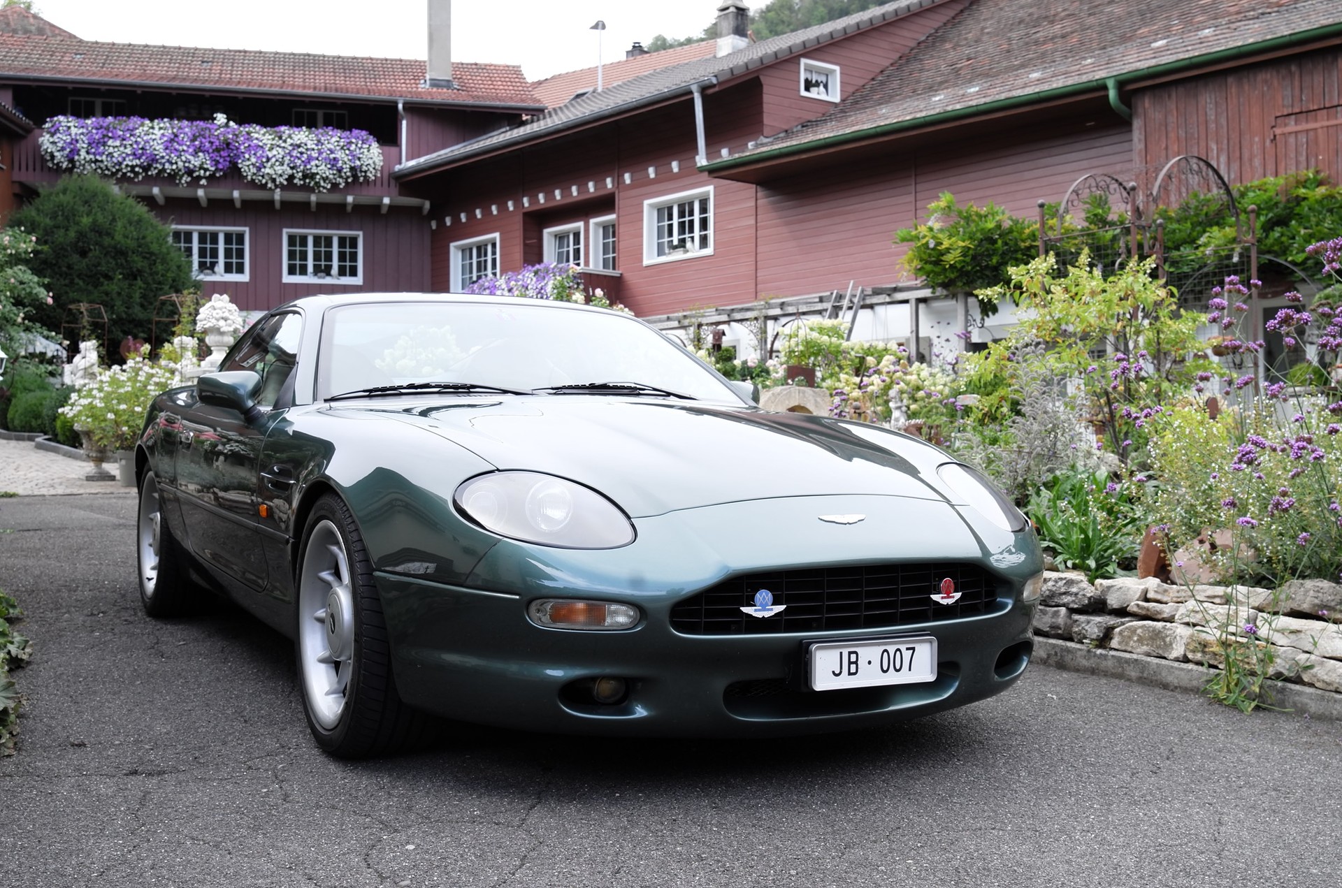 ASTON MARTIN DB7 - "one of one" - Veteran-image-8