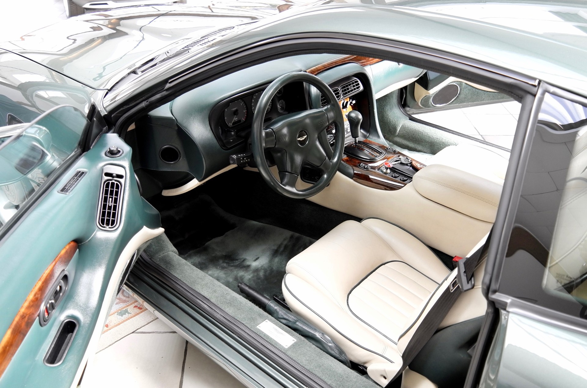 ASTON MARTIN DB7 - "one of one" - Veteran-image-13