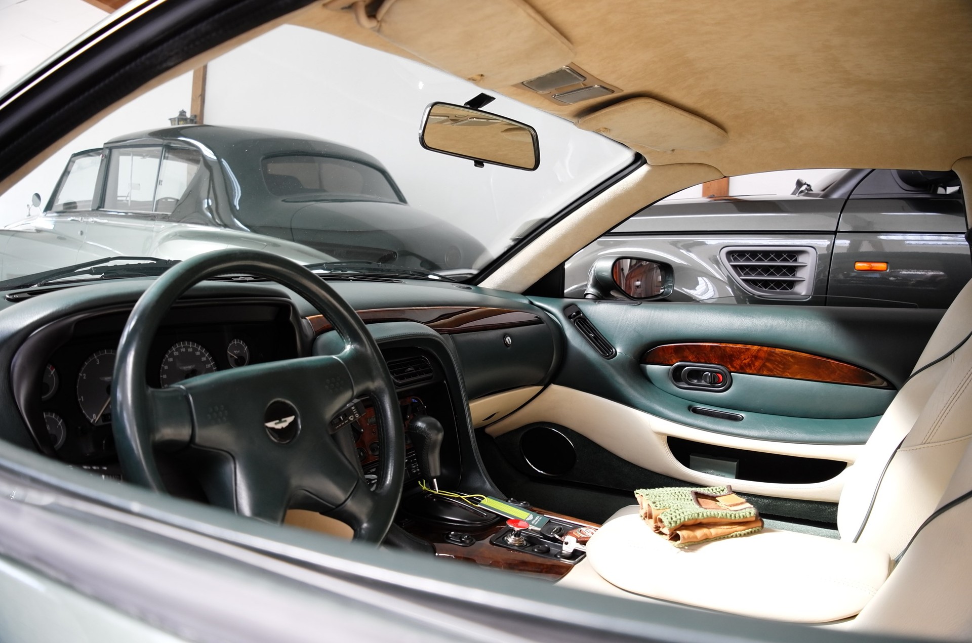 ASTON MARTIN DB7 - "one of one" - Veteran-image-11
