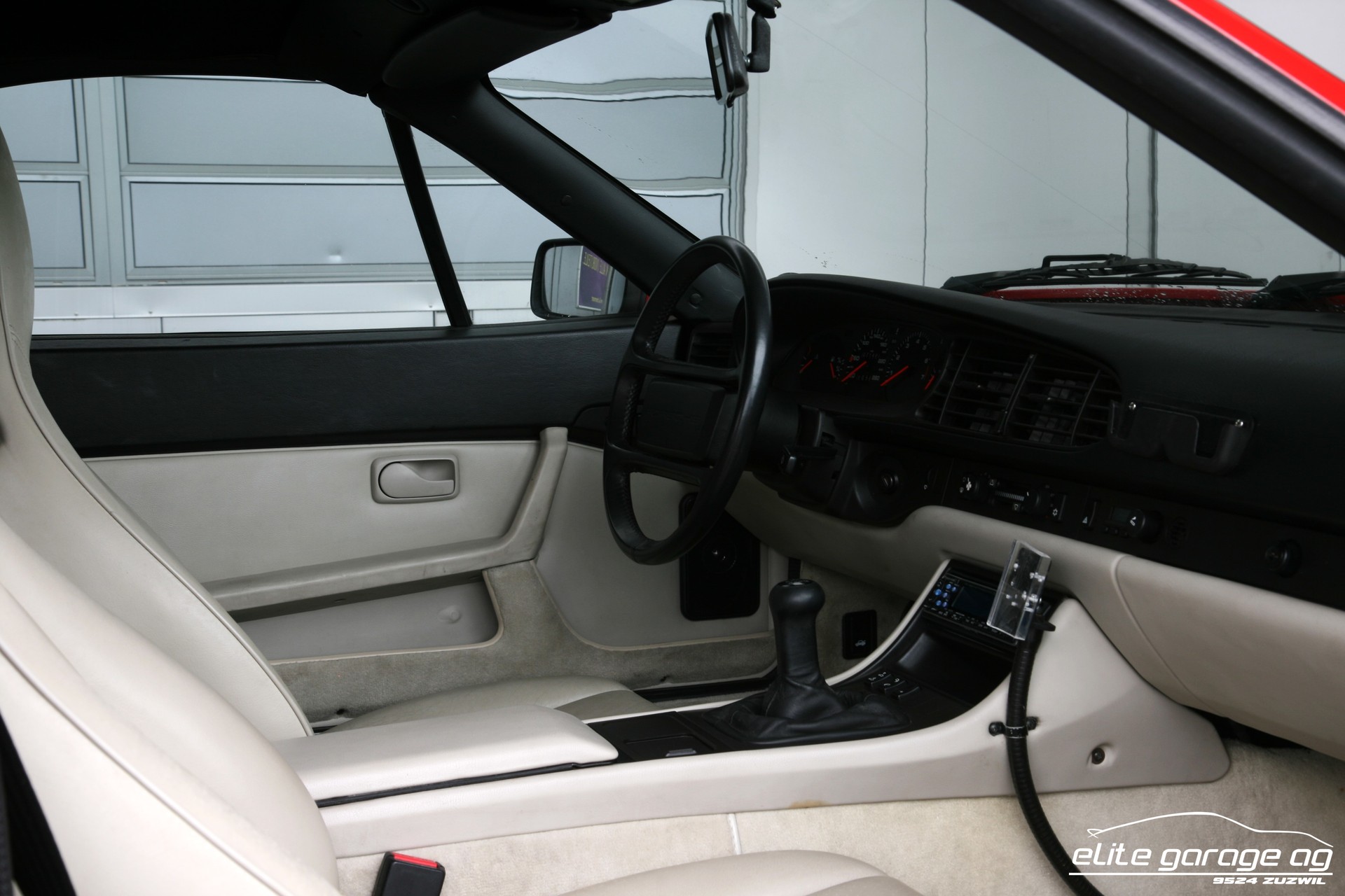 PORSCHE 944 S2 Cabriolet-image-15