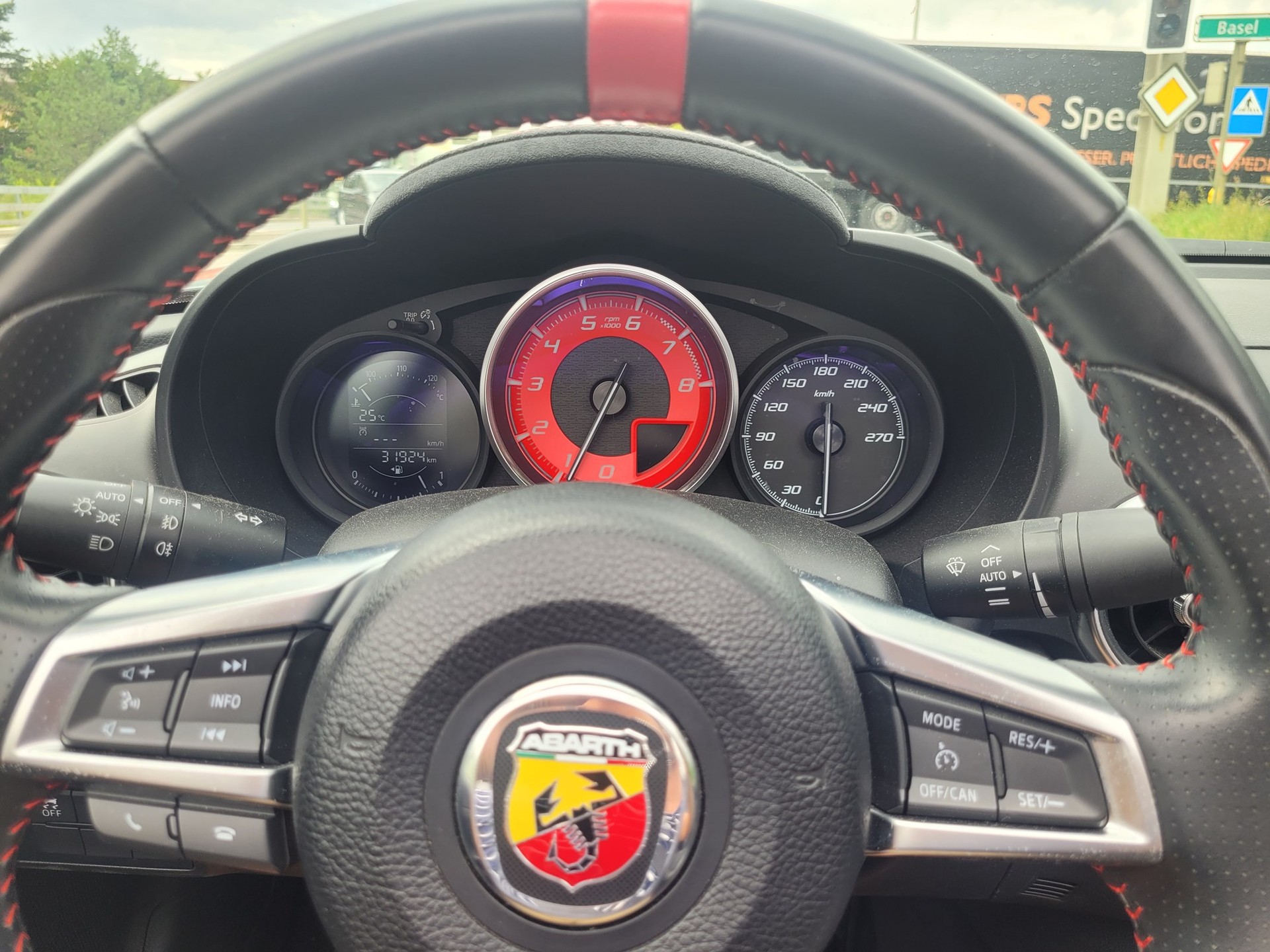 FIAT 124 Spider 1.4 TB Abarth-image-3