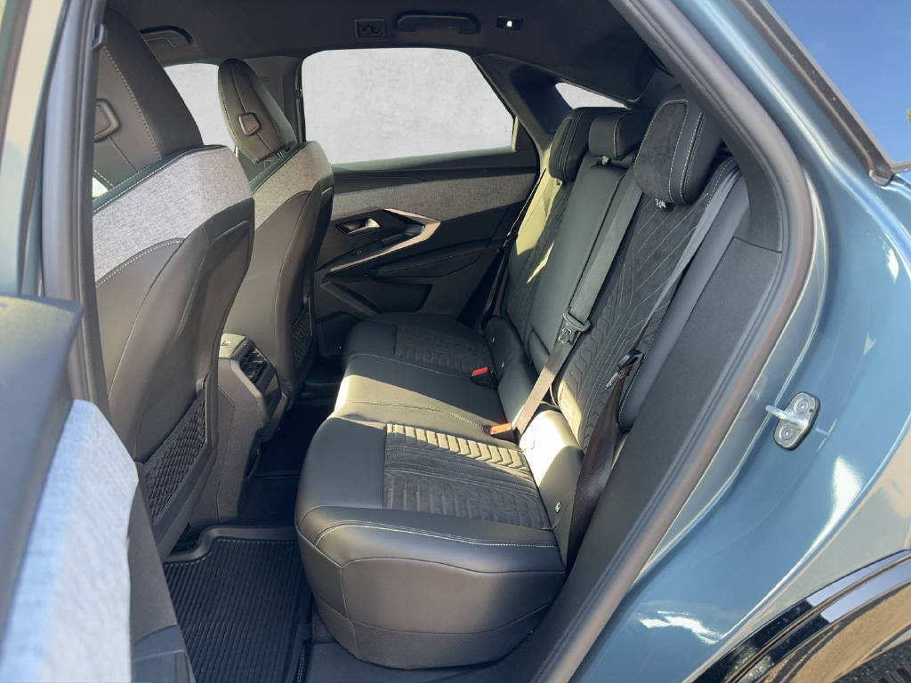 PEUGEOT 3008 e-GT-image-6