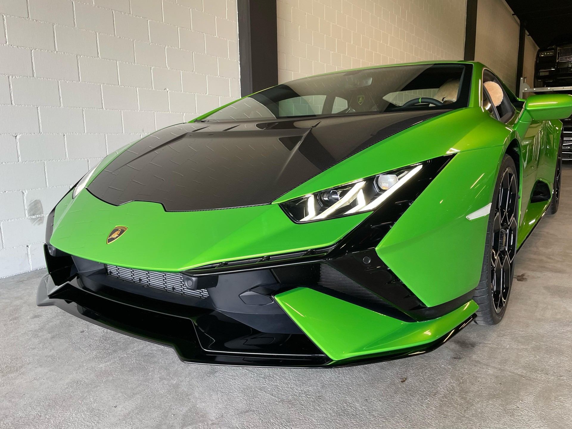 LAMBORGHINI Huracan TECNICA Coupé DCT-image-1