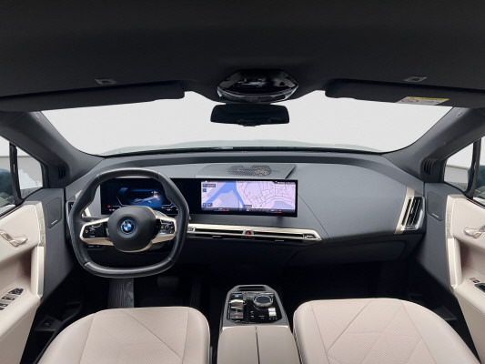 BMW iX xDrive40-image-10