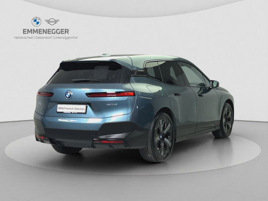 BMW iX xDrive40-image-4