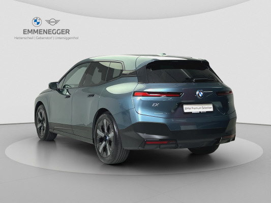 BMW iX xDrive40-showroom-element-2