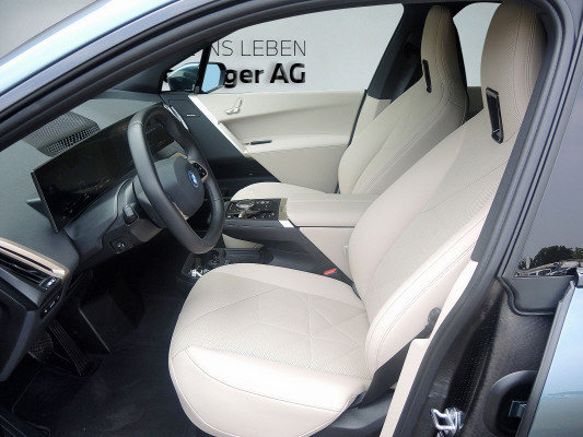 BMW iX xDrive40-image-5