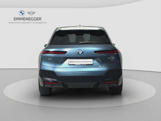 BMW iX xDrive40-showroom-element-3