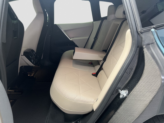 BMW iX xDrive40-image-9