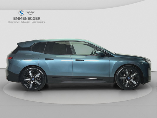 BMW iX xDrive40-image-5